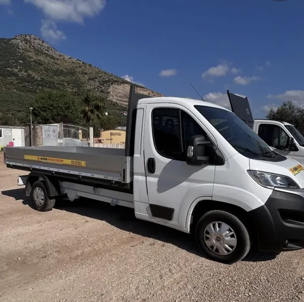 Fiat Ducato cassonato a noleggio