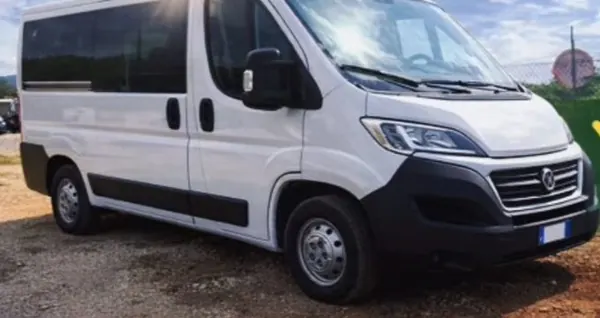Minibus 9 posti a noleggio