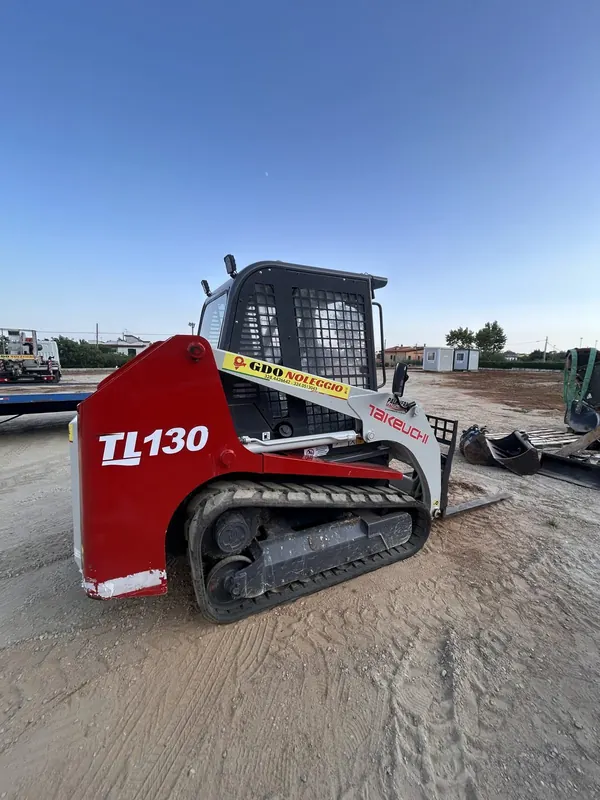 Pala cingolata compatta Takeuchi TL130 a noleggio